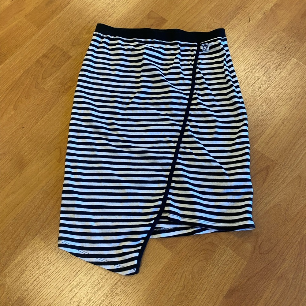 Striped long skirt ✧